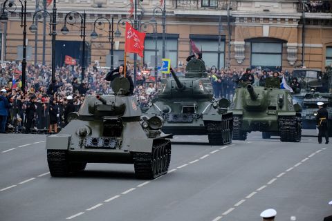 Ограничения автолюбителям и бонусы пассажирам общественного транспорта вводят во Владивостоке на 9 мая