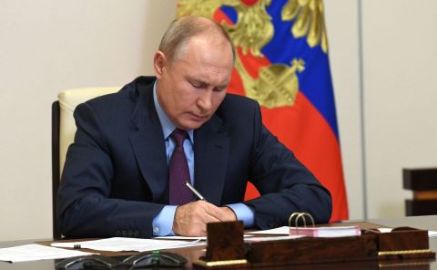 Путин принял отставку Меликова и назначил Щукина врио главы Дагестана