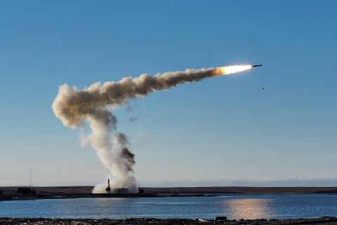«Увозите дипломатов»: Москва пообещала жесткий ответ в случае атак Киева в День Победы