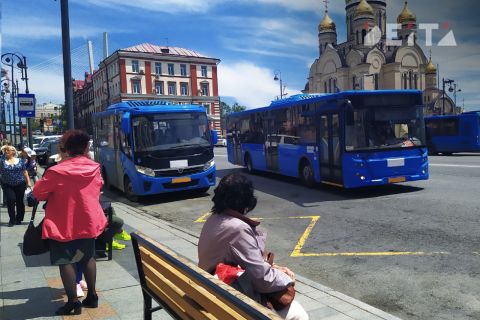 Госавтоинспекция Владивостока ищет водителя, "подрезавшего" конкурентов по встречной полосе