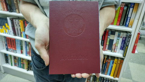 Треть выпускников не смогли найти работу за первый год