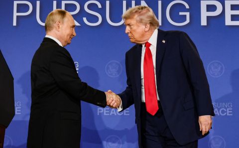 Чем ближе, тем дальше: парадоксы мира, который Трамп продает России
