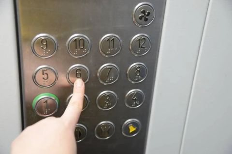 25-этажный дом во Владивостоке остался без лифтов и воды на неопределённый срок