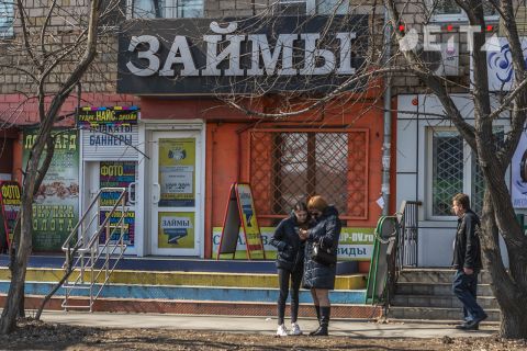 ФНС объяснила схему изъятия денег за долги