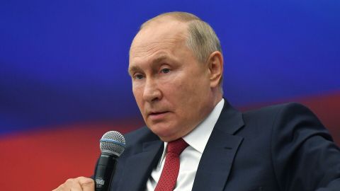Путин призвал законодателей не увлекаться запретами